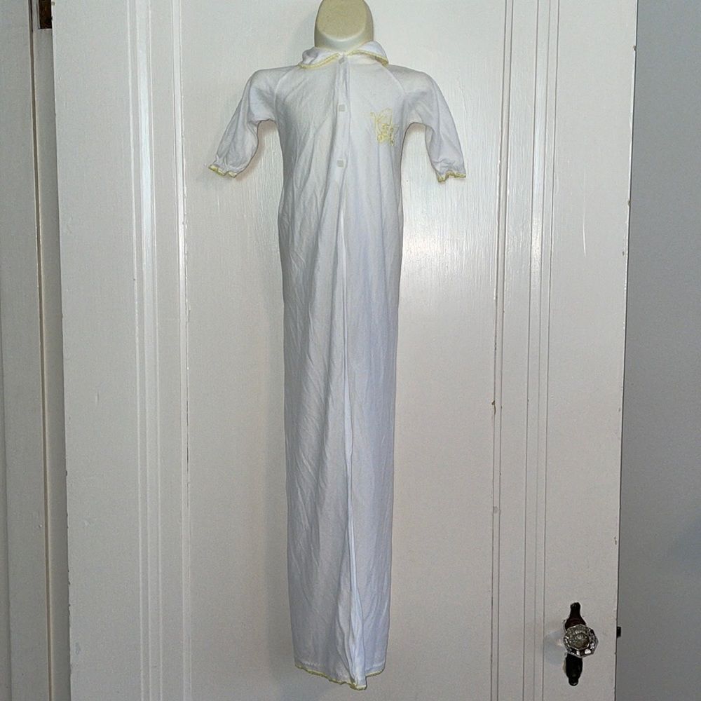 Vtg‎ 60s/70s white/yellow coming home from hospital blanket gown with embroidery